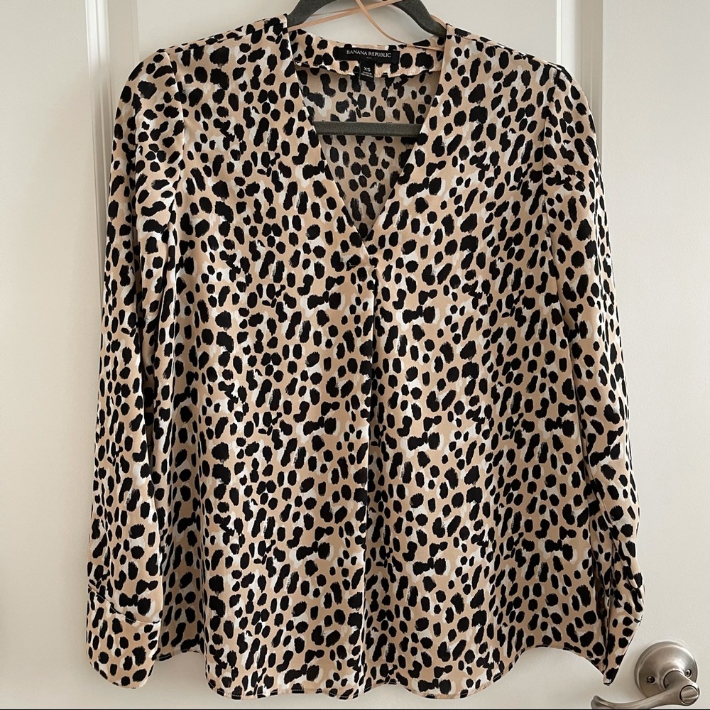 Banana Republic animal print blouse XS NWOT